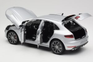 Porsche Macan Turbo 95B Srebrna Minichamps 1:18 110062504 Kovina – slika 7 od 8