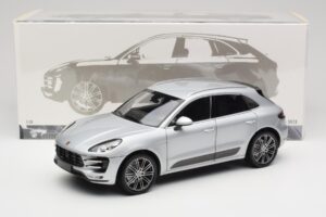 Porsche Macan Turbo 95B Srebrna Minichamps 1:18 110062504 Kovina – slika 8 od 8
