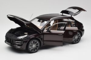 Porsche Macan 95B Turbo Mahagoni Metalik Minichamps 1:18 110062500 Kovina – slika 2 od 8