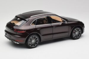 Porsche Macan 95B Turbo Mahagoni Metalik Minichamps 1:18 110062500 Kovina – slika 3 od 8