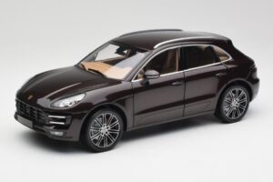 Porsche Macan 95B Turbo Mahagoni Metalik Minichamps 1:18 110062500 Kovina