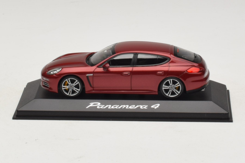 Porsche Panamera 970 4 Red Metallic Minichamps 1:43 WAP0201250E Kovina