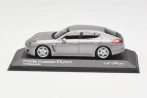 Porsche Panamera 970 S Hybrid Srebrna Minichamps 1:43 400068250 Kovina