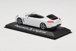 Porsche Panamera 970 S e-Hybrid Bel Minichamps 1:43 WAP0207200E Kovina – slika 3 od 3