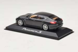 Porsche Panamera 970 S Grey Metallic Minichamps 1:43 WAP02000219 Kovina – slika 3 od 4