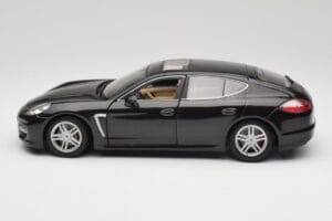 Porsche Panamera Turbo 970 Črna Maisto 1:18 36197 Kovina – slika 4 od 8