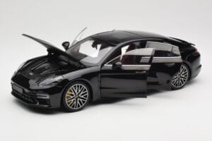 Porsche Panamera 971 Turbo S Črn Metallic Minichamps 1:18 113061076 Kovina – slika 2 od 8