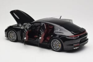 Porsche Panamera 971 Turbo S Črn Metallic Minichamps 1:18 113061076 Kovina – slika 5 od 8