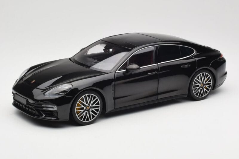 Porsche Panamera 971 Turbo S Črn Metallic Minichamps 1:18 113061076 Kovina