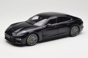 Porsche Panamera 971 Turbo S Moder Metallic Minichamps 1:18 113061075 Kovina