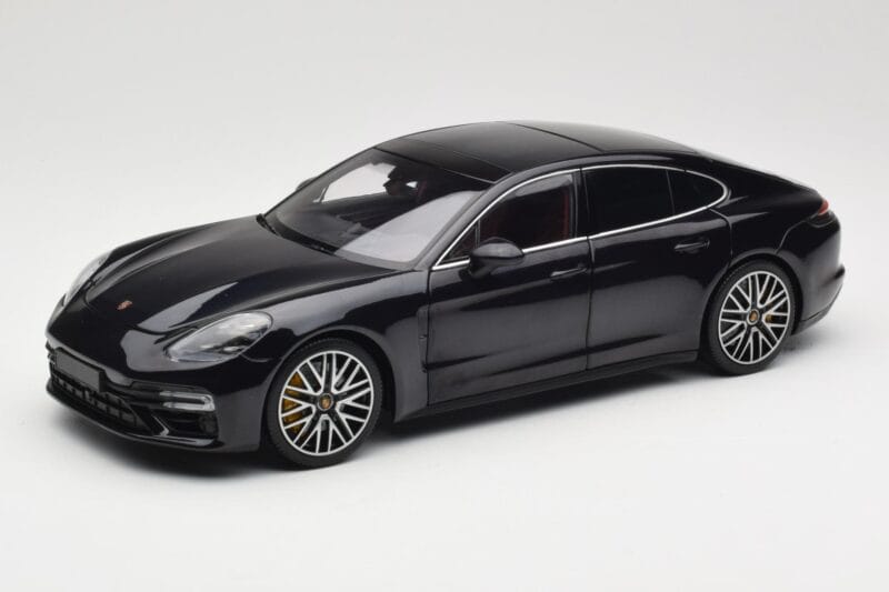 Porsche Panamera 971 Turbo S Moder Metallic Minichamps 1:18 113061075 Kovina