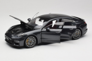 Porsche Panamera 971 Turbo S Grey Metallic Minichamps 1:18 113061073 Kovina – slika 2 od 8