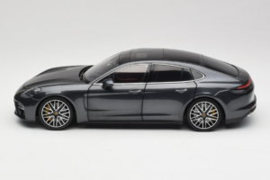 Porsche Panamera 971 Turbo S Grey Metallic Minichamps 1:18 113061073 Kovina – slika 4 od 8