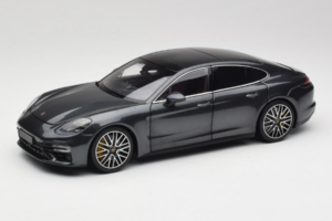 Porsche Panamera 971 Turbo S Grey Metallic Minichamps 1:18 113061073 Kovina