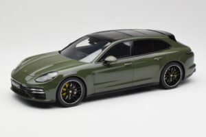 Porsche Panamera Turbo S 971 Sport Turismo Zelen GT Spirit 1:18 GT447 Smola