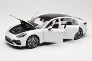 Porsche Panamera 971 Turbo S Bel Metallic Minichamps 1:18 113061074 Kovina – slika 2 od 8