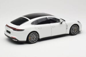 Porsche Panamera 971 Turbo S Bel Metallic Minichamps 1:18 113061074 Kovina – slika 3 od 8