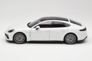 Porsche Panamera 971 Turbo S Bel Metallic Minichamps 1:18 113061074 Kovina – slika 4 od 8