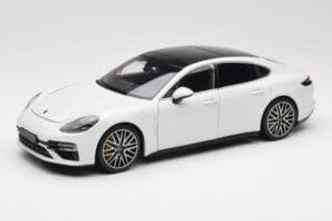 Porsche Panamera 971 Turbo S Bel Metallic Minichamps 1:18 113061074 Kovina