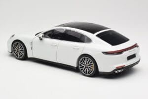 Porsche Panamera 971 Turbo S Bel Metallic Minichamps 1:18 113061074 Kovina – slika 7 od 8