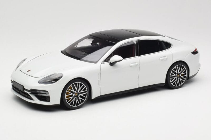 Porsche Panamera 971 Turbo S Bel Metallic Minichamps 1:18 113061074 Kovina