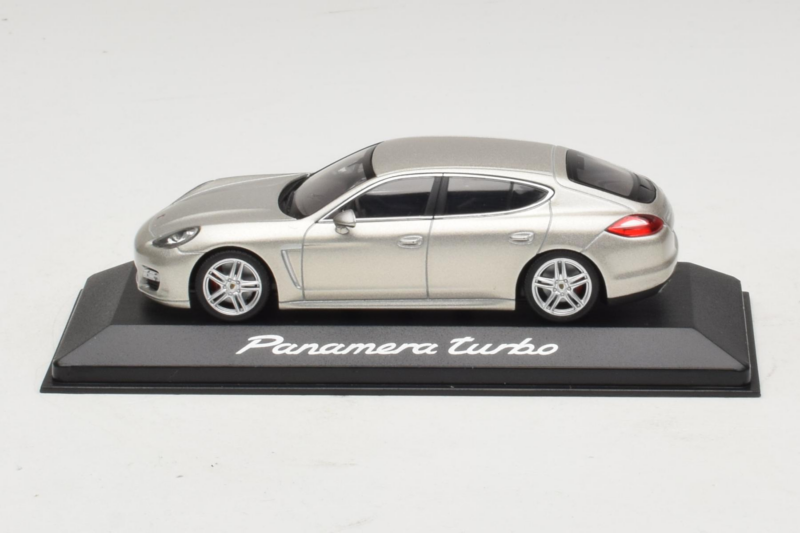 Porsche Panamera 970 Turbo Srebrna Minichamps 1:43 WAP02000519 Kovina