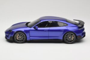 Porsche Taycan J1 Turbo GT Purple Sky Metallic GT Spirit 1:18 GT520 Smola – slika 3 od 6