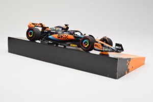 Red Bull Racing RB18 #1 M. Verstappen Winner Austin GP 2022 Minichamps 1:18 113222901 Kovina – slika 4 od 6
