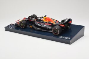Red Bull Racing RB18 #1 M. Verstappen Winner Austin GP 2022 Minichamps 1:18 113222901 Kovina – slika 5 od 6