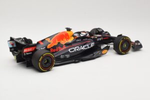Red Bull Racing RB18 #1 M. Verstappen Winner Miami GP 2022 Minichamps 1:18 110220501 Kovina – slika 2 od 6