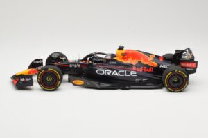 Red Bull Racing RB18 #1 M. Verstappen Winner Miami GP 2022 Minichamps 1:18 110220501 Kovina – slika 3 od 6