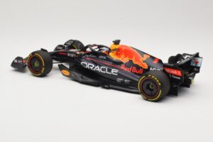 Red Bull Racing RB18 #1 M. Verstappen Winner Miami GP 2022 Minichamps 1:18 110220501 Kovina – slika 5 od 6