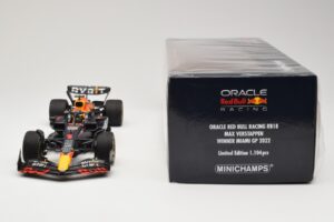 Red Bull Racing RB18 #1 M. Verstappen Winner Miami GP 2022 Minichamps 1:18 110220501 Kovina – slika 6 od 6