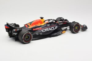 Red Bull Racing RB19 #1 M. Verstappen Winner Spanish GP 2023 Minichamps 1:18 110230801 Kovina – slika 2 od 6