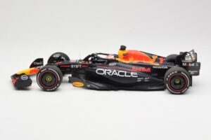 Red Bull Racing RB19 #1 M. Verstappen Winner Spanish GP 2023 Minichamps 1:18 110230801 Kovina – slika 3 od 6
