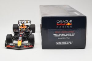 Red Bull Racing RB19 #1 M. Verstappen Winner Spanish GP 2023 Minichamps 1:18 110230801 Kovina – slika 6 od 6