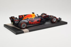 Red Bull Racing Tag Heuer RB13 #3 D. Ricciardo 3rd Place Malaysian GP 2017 Minichamps 1:18 117171503 Kovina – slika 3 od 6