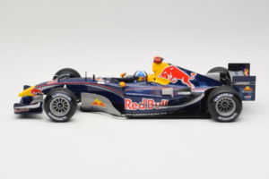 Red Bull RB1 Cosworth #14 D. Coulthard Red Bull Racing Showcar 2005 Minichamps 1:18 100050014 Kovina – slika 3 od 6