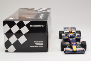Red Bull RB1 Cosworth #14 D. Coulthard Red Bull Racing Showcar 2005 Minichamps 1:18 100050014 Kovina – slika 6 od 6