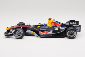Red Bull RB1 Cosworth #14 D. Coulthard Red Bull Racing Showcar 2005 Minichamps 1:18 100050084 Kovina – slika 3 od 7