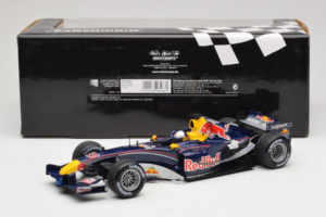Red Bull RB1 Cosworth #15 C. Klien Red Bull Racing Showcar 2005 Minichamps 1:18 100050085 Kovina – slika 6 od 7