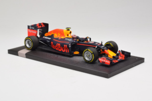 Red Bull RB12 Tag Heuer #26 D. Kvyat Red Bull Racing Showcar 2016 Minichamps 1:18 117160026 Smola – slika 4 od 7
