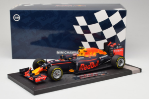 Red Bull RB12 Tag Heuer #26 D. Kvyat Red Bull Racing Showcar 2016 Minichamps 1:18 117160026 Smola – slika 7 od 7