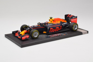 Red Bull RB12 Tag Heuer #26 D. Kvyat Red Bull Racing Showcar 2016 Minichamps 1:18 117160026 Smola – slika 2 od 7