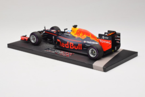 Red Bull RB12 Tag Heuer #3 D. Ricciardo Red Bull Racing 1st Pole Monaco Grand Prix 2016 Minichamps 1:18 117160103 Smola – slika 5 od 7