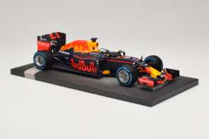 Red Bull RB12 Tag Heuer #3 D. Ricciardo Red Bull Racing Brazilian Grand Prix 2016 Minichamps 1:18 117161203 Smola – slika 4 od 6