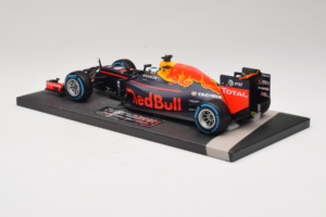 Red Bull RB12 Tag Heuer #3 D. Ricciardo Red Bull Racing Brazilian Grand Prix 2016 Minichamps 1:18 117161203 Smola – slika 5 od 6