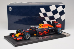 Red Bull RB12 Tag Heuer #3 D. Ricciardo Red Bull Racing Brazilian Grand Prix 2016 Minichamps 1:18 117161203 Smola – slika 6 od 6