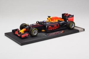 Red Bull RB12 Tag Heuer #3 D. Ricciardo Red Bull Racing Showcar 2016 Minichamps 1:18 117160003 Smola – slika 2 od 7