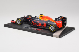 Red Bull RB12 Tag Heuer #3 D. Ricciardo Red Bull Racing Showcar 2016 Minichamps 1:18 117160003 Smola – slika 5 od 7